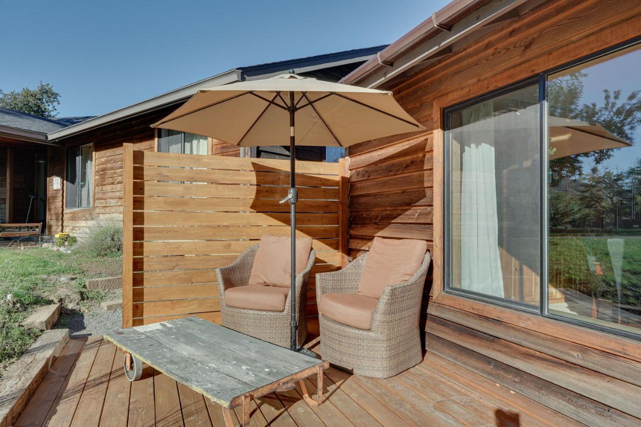Cozy Central Point Bungalow On Working Winery! Exteriér fotografie